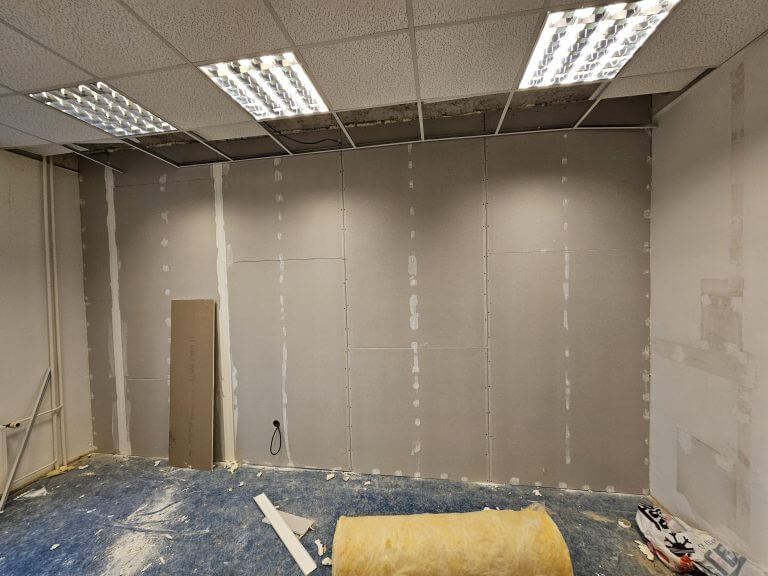 A místnosti jsou přepažené